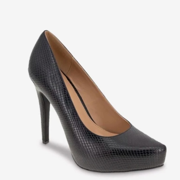 BCBGeneration Penni Pump - Picture 1 of 9